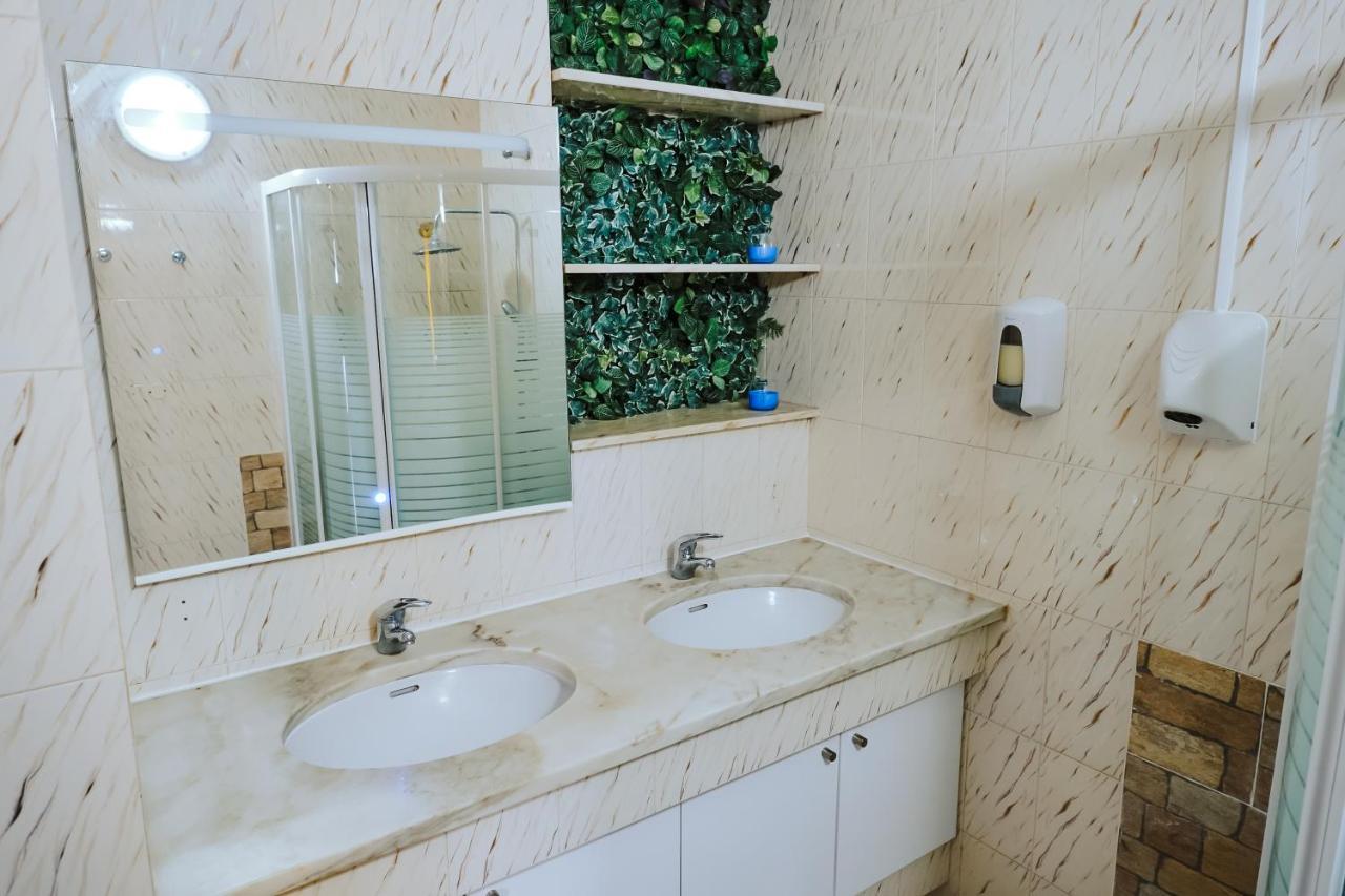Help Yourself Hostels - Restelo Lisboa المظهر الخارجي الصورة